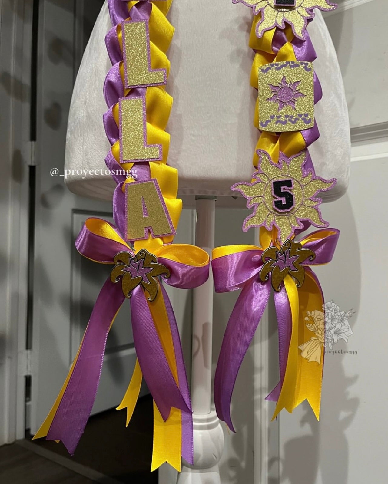 Tangle Grad Lei