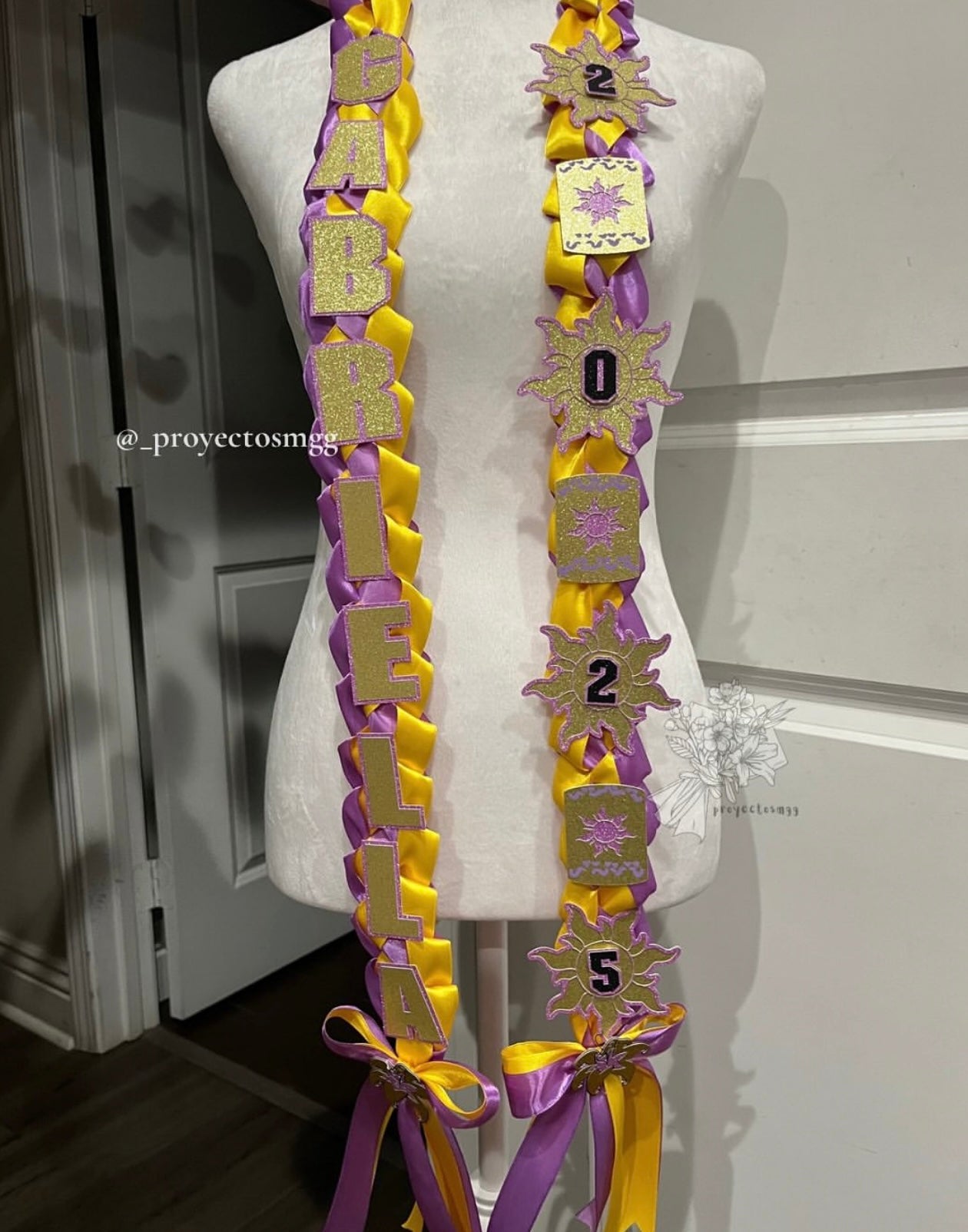 Tangle Grad Lei